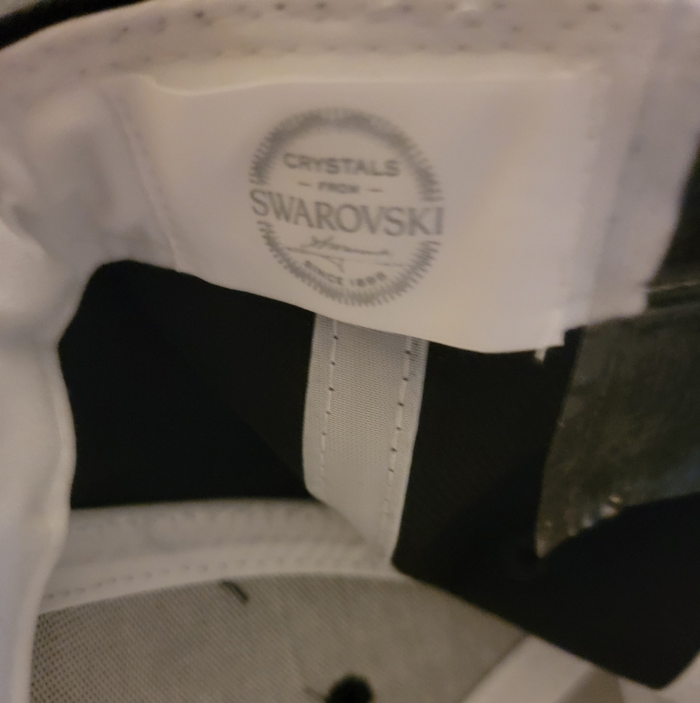 Ny Yankees fitted w/Swarovski crystals 5/8 NWT - Picture 3 of 6